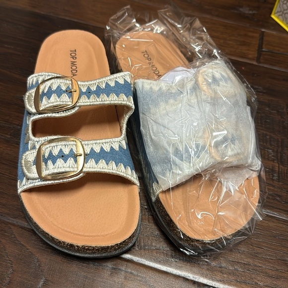 Blue and White Buckle Sandals New In Box Sz 7.5 - Picture 2 of 5